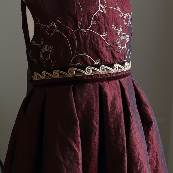 Girls Dress Special Occasion Burgundy With Gold Velvet Trim Size 18/24 Month NWT - Picture 4 of 4